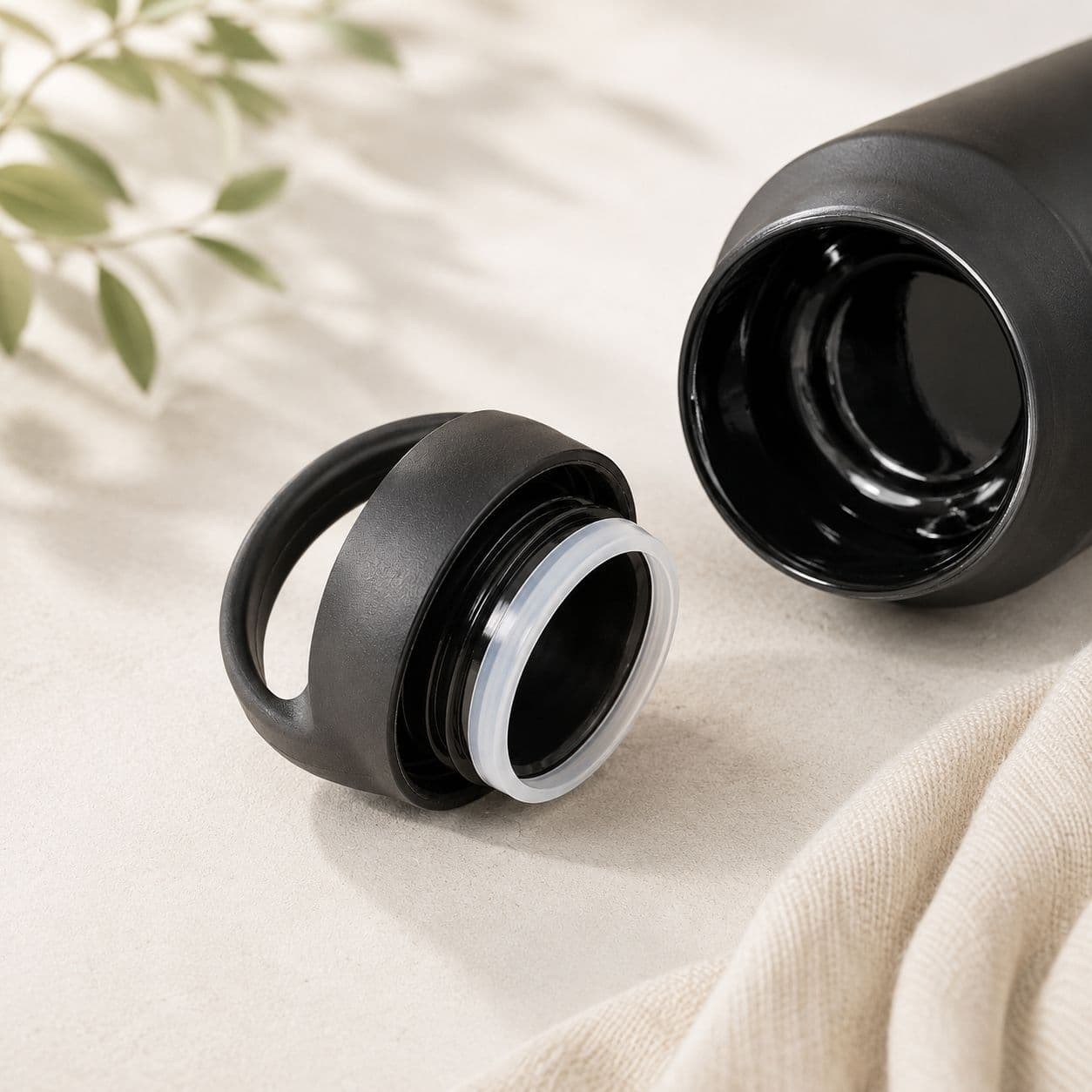Food-grade silicone seal.